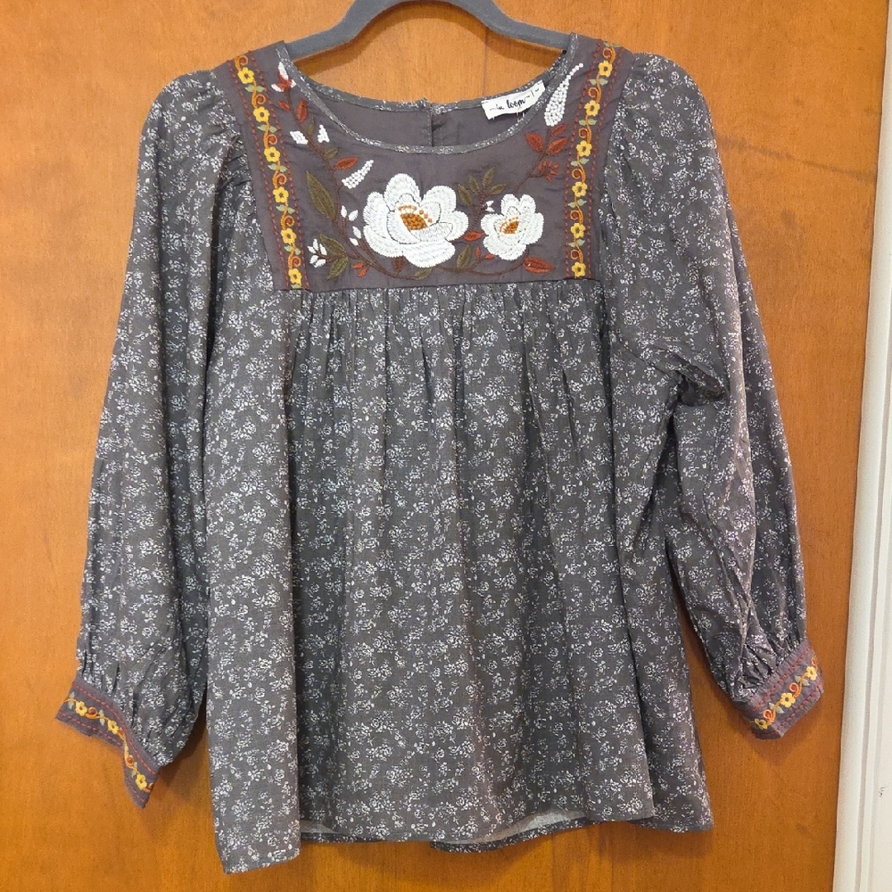 New With Tags In Loom Charcoal Floral Embroidered Blouse M